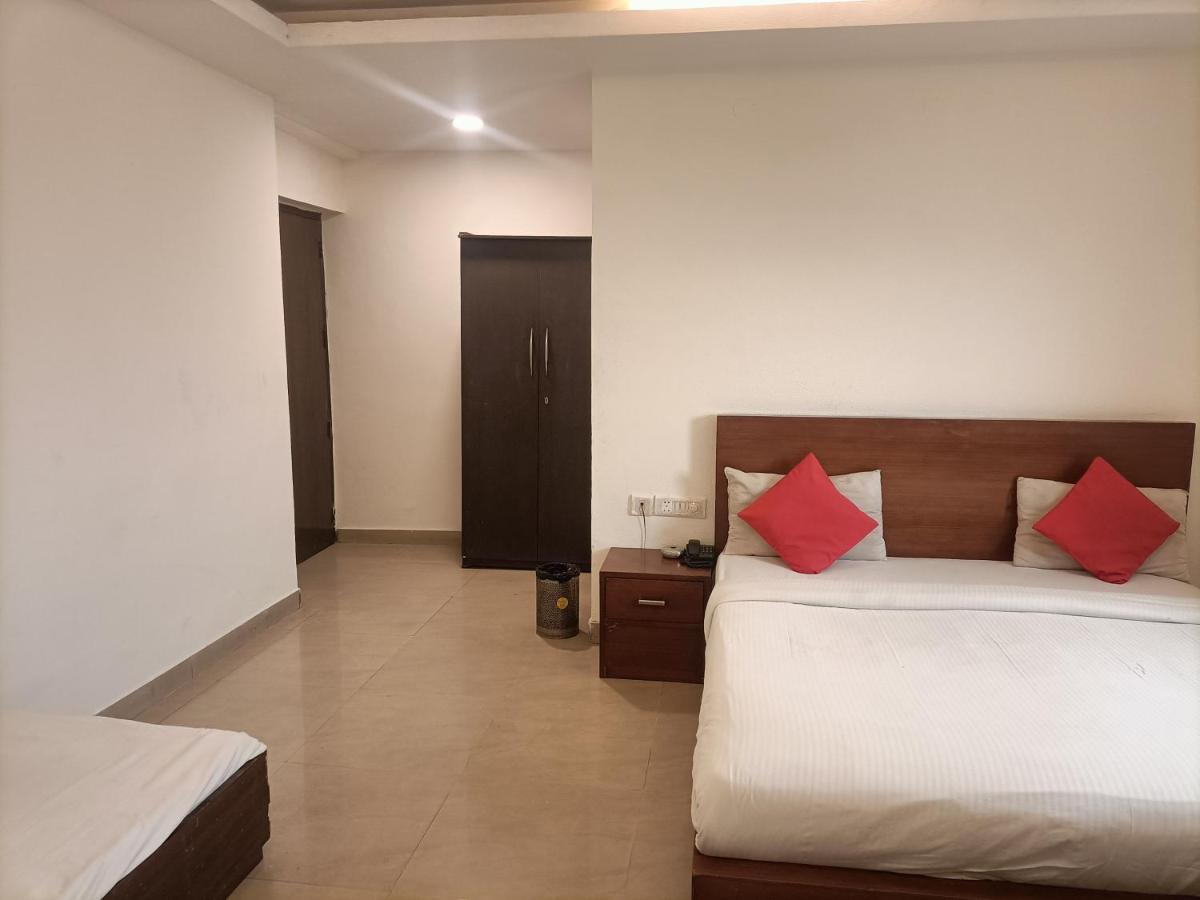 Hotel Star Light New Delhi Bagian luar foto