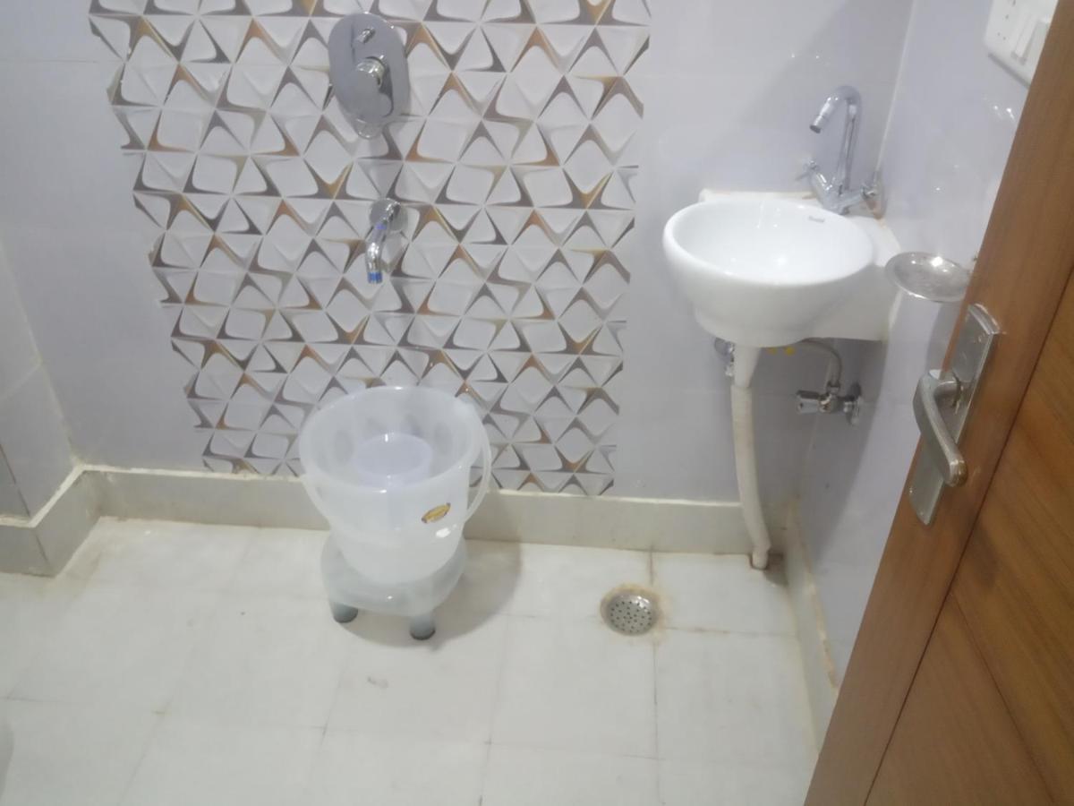 Hotel Star Light New Delhi Bagian luar foto