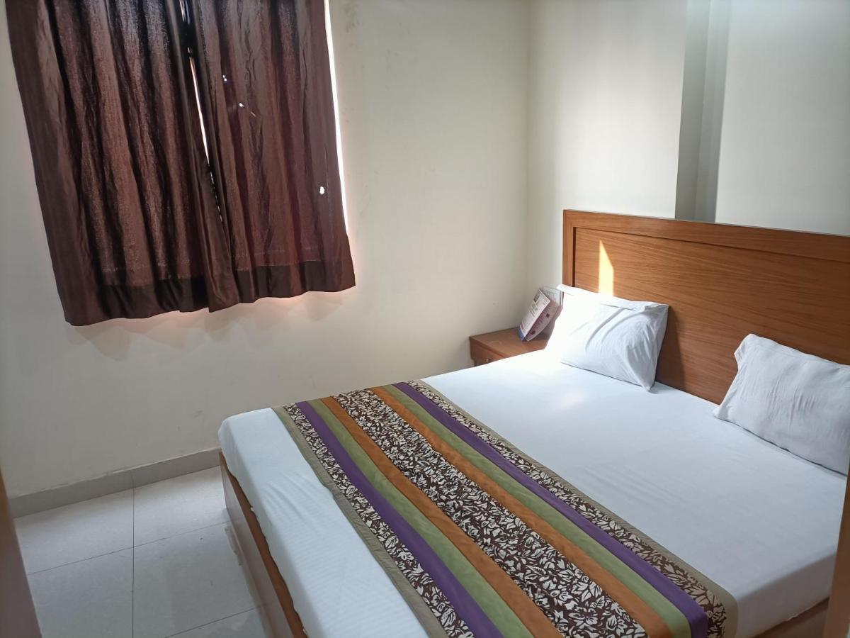 Hotel Star Light New Delhi Bagian luar foto