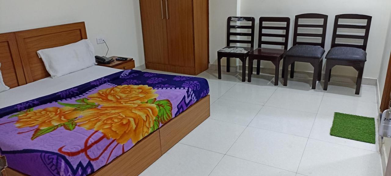 Hotel Star Light New Delhi Bagian luar foto