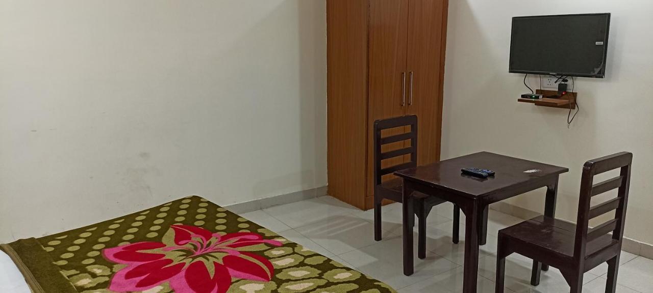 Hotel Star Light New Delhi Bagian luar foto