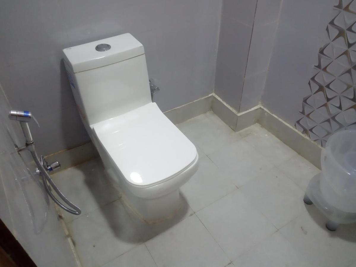 Hotel Star Light New Delhi Bagian luar foto